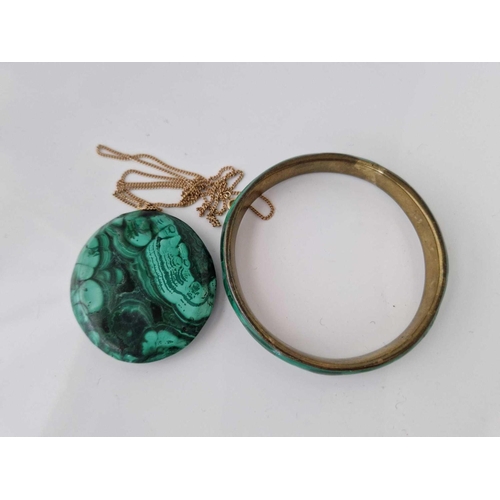 580 - A large malachite pendant necklace 24 inch and bangle