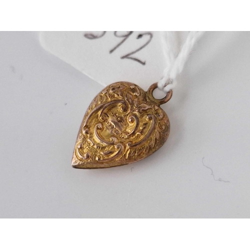 592 - A small embossed heart pendant 9ct