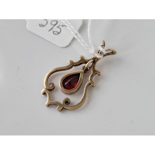 595 - A garnet set pendant 9ct 2.8 gms