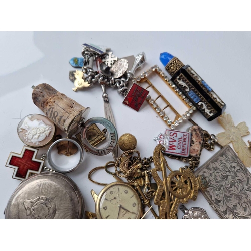 623 - A bag of assorted jewellery and other items etc.