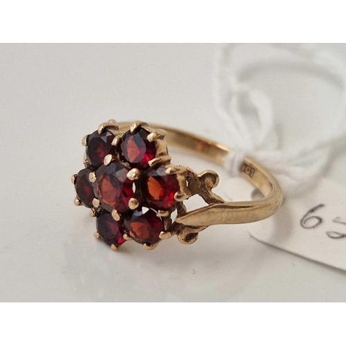 659 - A garnet cluster ring 9ct size S 3.4 gms