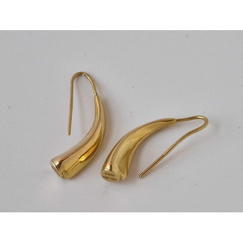 678 - A pair of 14ct gold earrings 1.5 gms