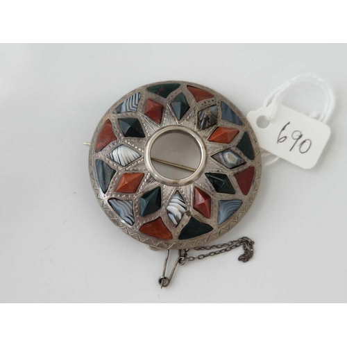 690 - A large Scottish silver and agate set circular brooch