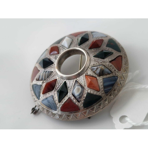 690 - A large Scottish silver and agate set circular brooch