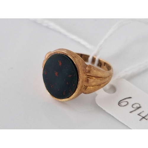 694 - A GENTS BLOODSTONE SIGNET RING 18CT GOLD SIZE O