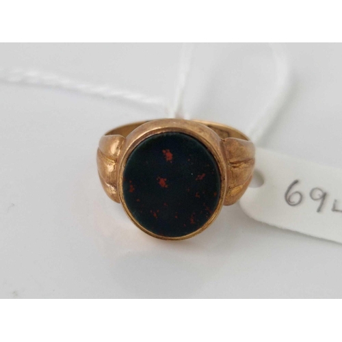 694 - A GENTS BLOODSTONE SIGNET RING 18CT GOLD SIZE O