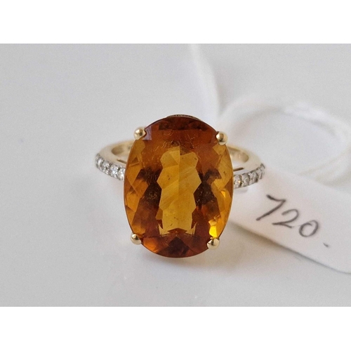 720 - A orange stone and diamond ring size O 14ct gold 4.9 gms