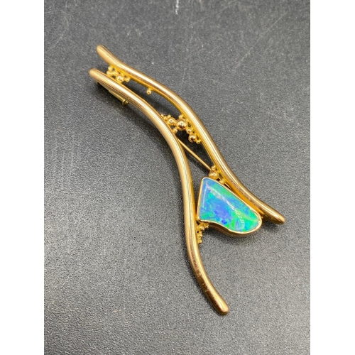 747 - A FINE OPAL GOLD DESIGNER BROOCH 18CT GOLD 15g