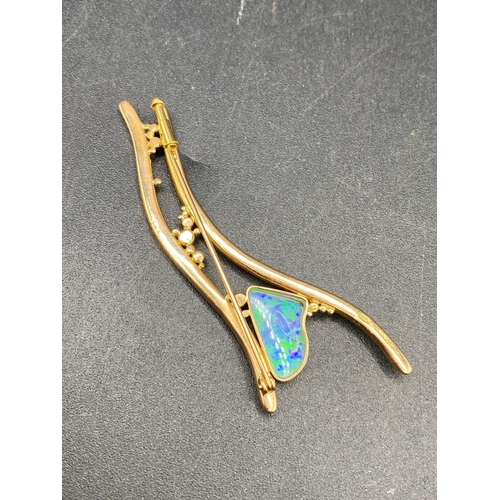 747 - A FINE OPAL GOLD DESIGNER BROOCH 18CT GOLD 15g