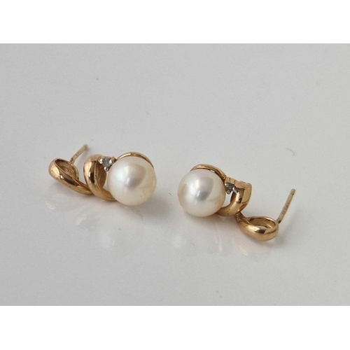 754 - A pair of pearl set earrings 9ct 2.2 gms