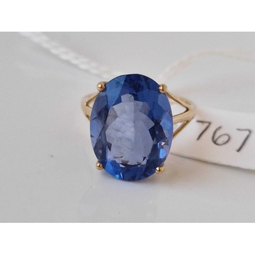 767 - A blue stone ring size O  9ct 4.2 gms