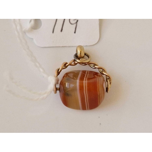 779 - A agate swivel fob 9ct