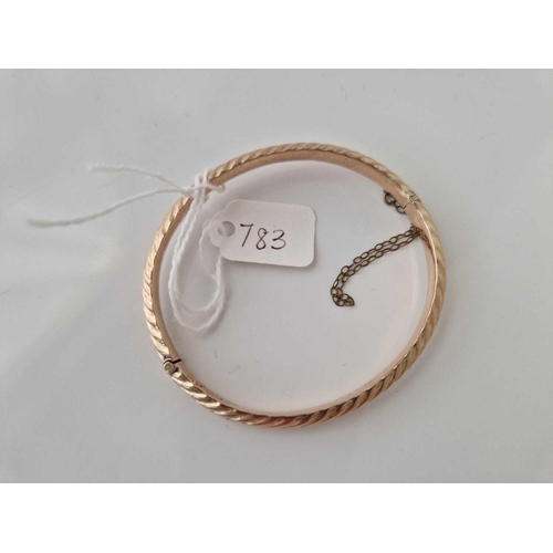 783 - A ANTIQUE BANGLE WITH FLUTED DESIGN 9CT 7.8 GMS 55MM DIAMETER