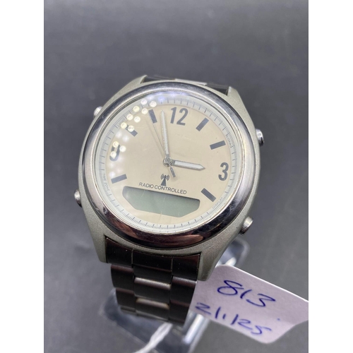 813 - A gents radio controlled wrist watch