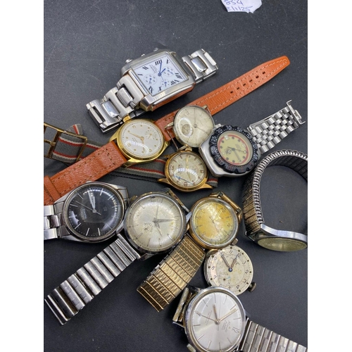 854 - A bag of assorted gents wrist watches