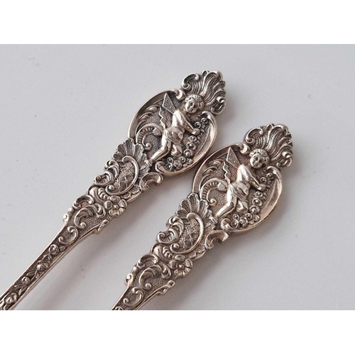 901 - A good quality Christening spoon & fork with cast decoration, London 1893 by WC, JL, 86g, boxed