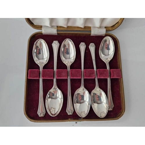 903 - A box set of six large tea spoons with beaded edges, Birmingham 1936/7, 102g