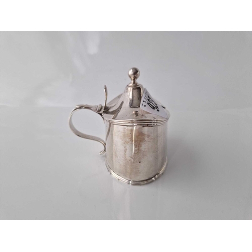 923 - George III oval shaped mustard pot, boat shaped with reeded rims By I R. 106gms excl BGL