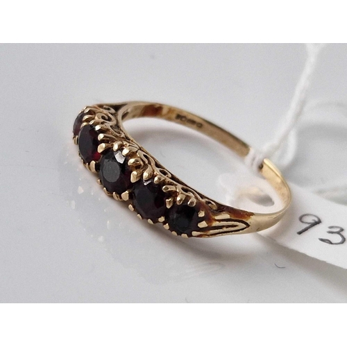 93 - A five stone garnet ring 9ct size X 2.6 gms