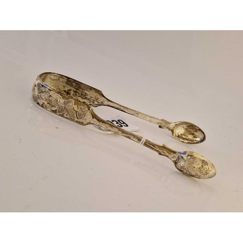 939 - Good pair of Victorian engraved sugar tongs. London 1895. 49gms