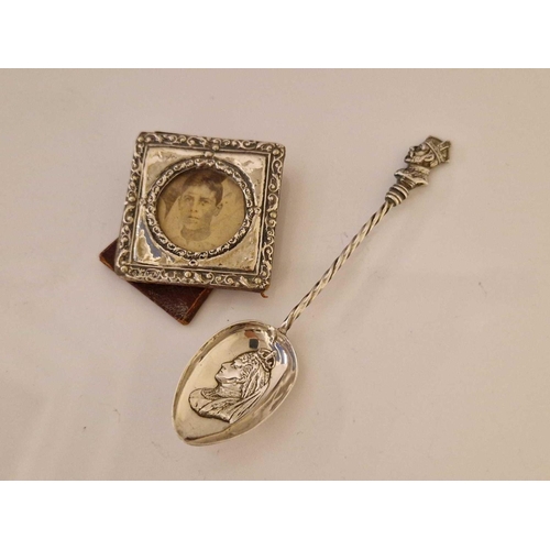 955 - Tiny photo frame and mounted sent bottle and a commemorative spoon 1901