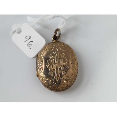 96 - A fancy Victorian oval gold back and front locket 4.9 gms