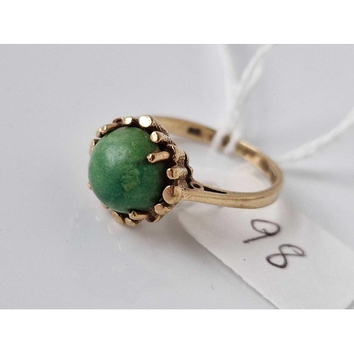 98 - A polished green stone ring 9ct size O 3.2 gms