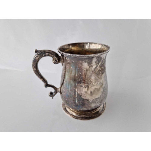 982 - George II half pint tankard with leaf capped handle and spreading foot. London 1746. Script JC?. 195... 