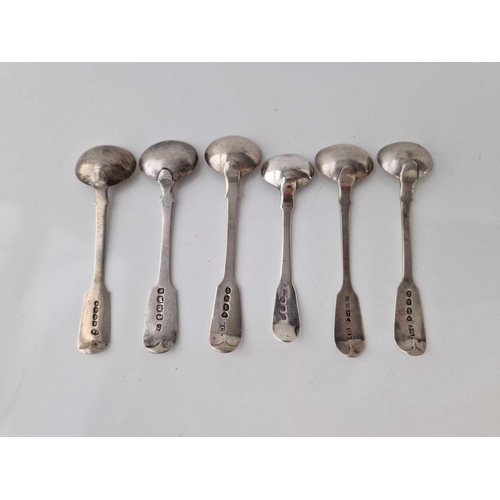 988 - Six more Georgian and Victorian salt spoons fiddle pattern