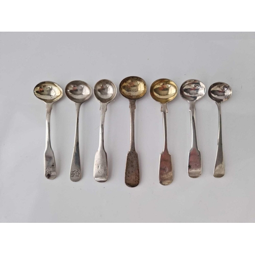 991 - Seven various Georgian fiddle pattern salt spoons Exeter etc