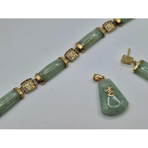 10 - A GOOD JADE PANEL BRACELET TOGETHER WITH PENDANT AND PAIR OF EARRINGS, 7 inch, high carat gold