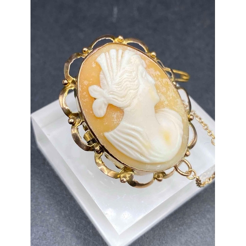 112 - A Victorian cameo set in rose gold with gold safety chain 5 gms