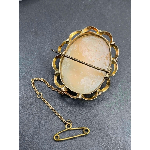 112 - A Victorian cameo set in rose gold with gold safety chain 5 gms