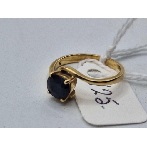 125 - A sapphire ring 14ct gold size K 2.3 gms