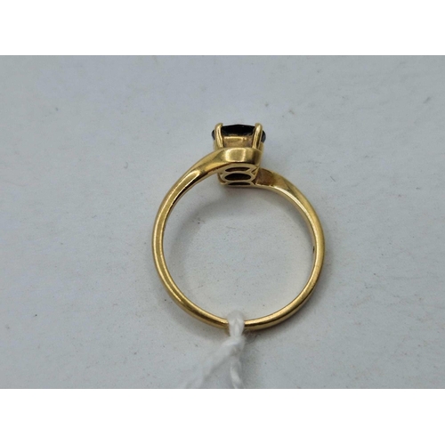 125 - A sapphire ring 14ct gold size K 2.3 gms