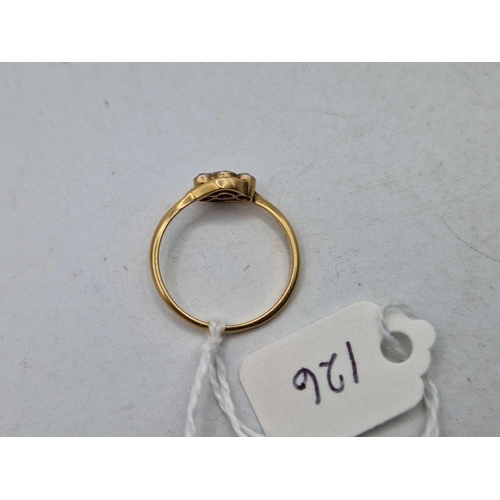 126 - A three stone diamond ring 18ct gold size O 1,7 gms