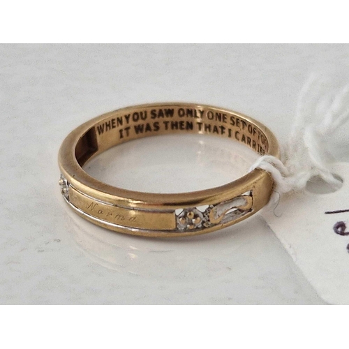 135 - A gold MOTTO ring, 9ct, size S, 2.1 g.