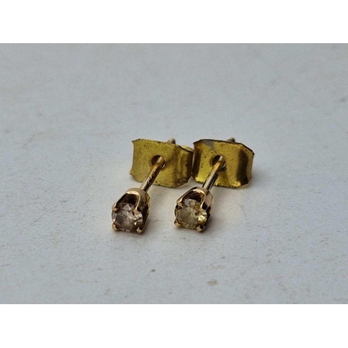 142 - Two small pendant 9ct and 18ct gold and a pair of 14ct gold ear studs