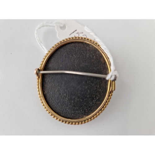 152 - A black lava cameo mounted in gold