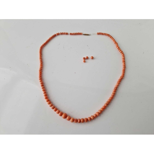 17 - A coral bead necklace A/F