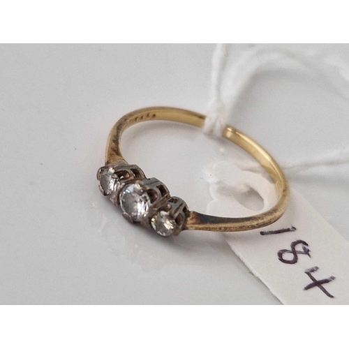 184 - A three stone diamond ring, 18ct, size O, 1.8 g.