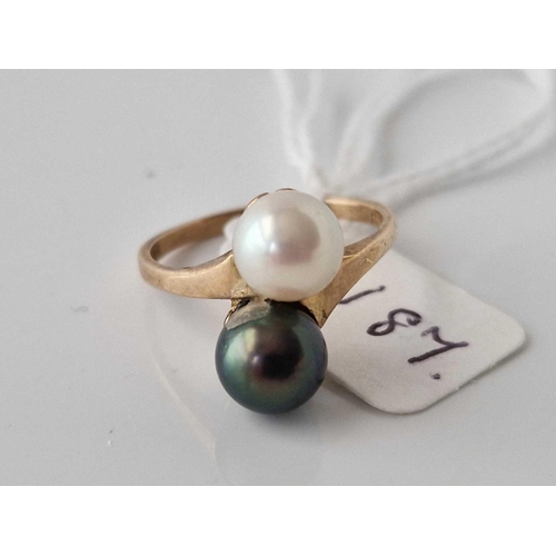 187 - A two stone pearl ring, 9ct, size M, 3.4 g.