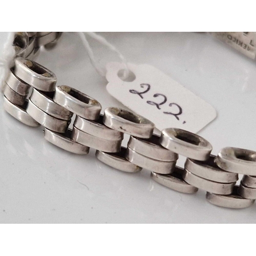 222 - A gents silver bracelet, 7 inch, 35 g