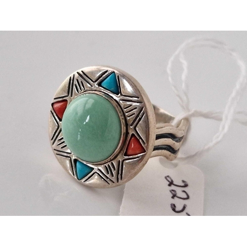 225 - A Navajo style silver ring, size R