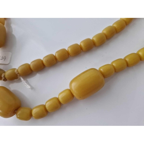 239 - A Bakelite necklace