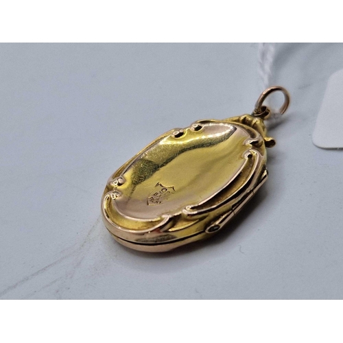 242 - A antique back and front locket with pearls 5.1 gms