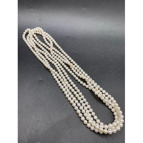 296 - A RARE LARIAT LENGTH PEARL NECKLACE WITH GOOD WHITE COLOUR 640 CARATS 96 INCH