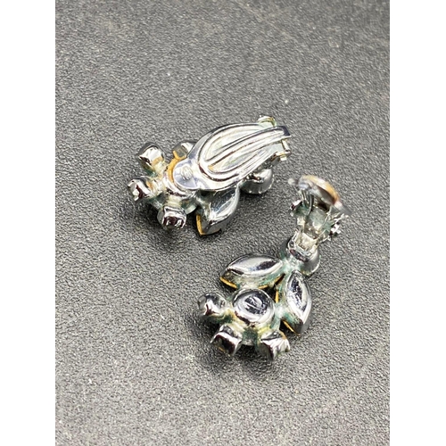 314 - A pair of Bohemian crystal flower clip on earrings