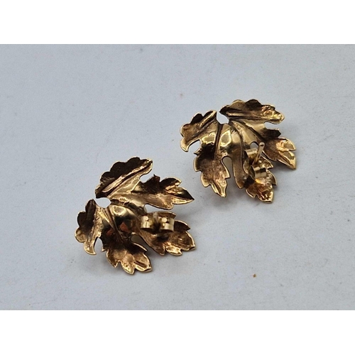 348 - A pair of leaf ear studs with pearls 9ct 3 gms