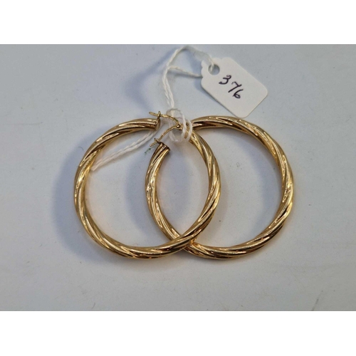 376 - A pair of large gold twist hoop earrings, 9ct, 4.6 g.